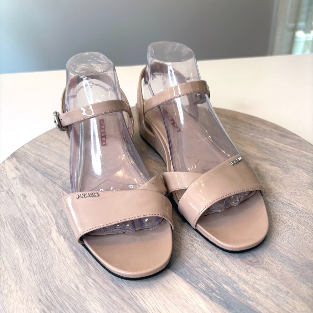 Vintage Authentic Prada Calzature Donna Nude Patent Leather Sandals US Size 9 - Picture 4 of 13